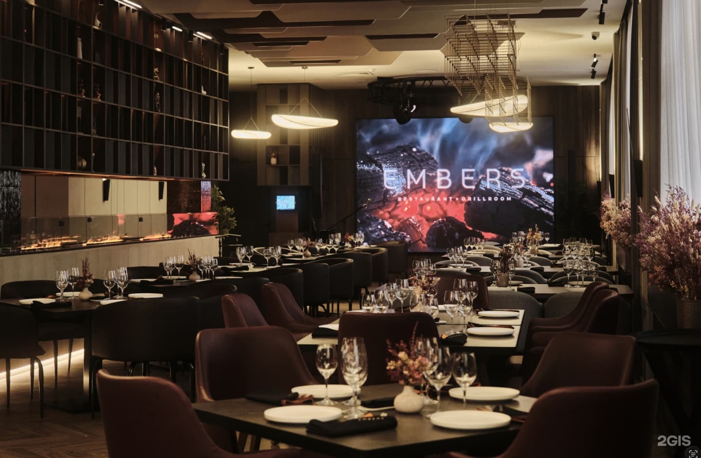 Зал ресторана Embers
